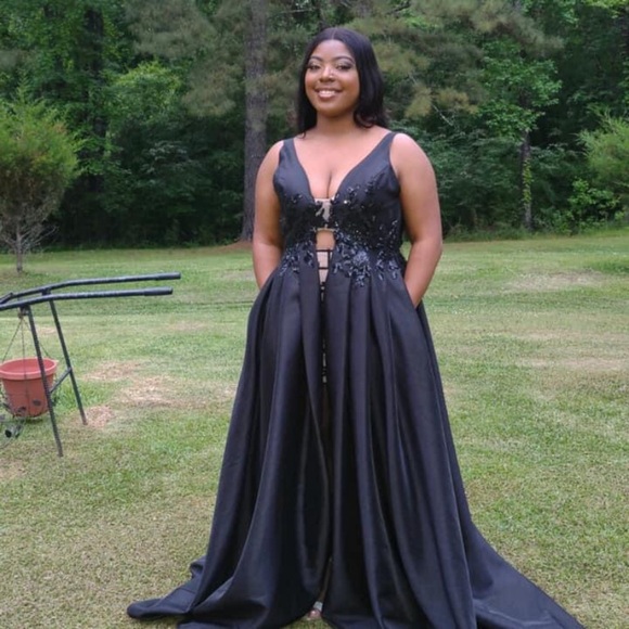 RACHEL ALLAN SIZE 14 BLACK FORMAL DRESS - Picture 6 of 6